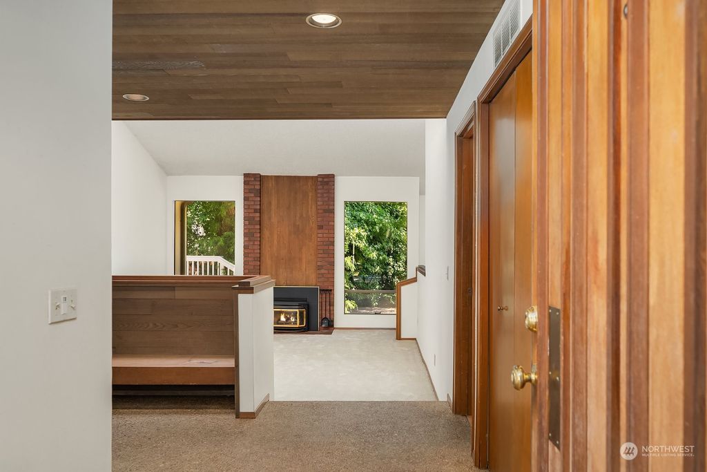Photo of 7500 85th Place SE, Mercer Island, WA 98040 (MLS # 2265490)