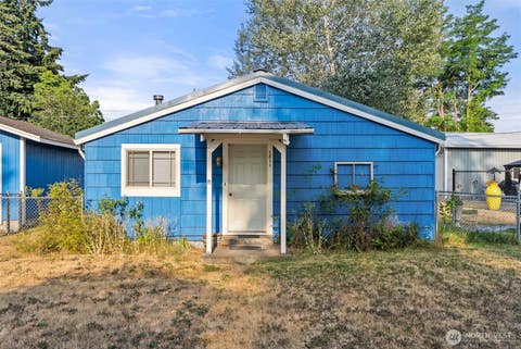 Photo of 1811 Beach Street, Centralia, WA 98531 (MLS # 2565467)