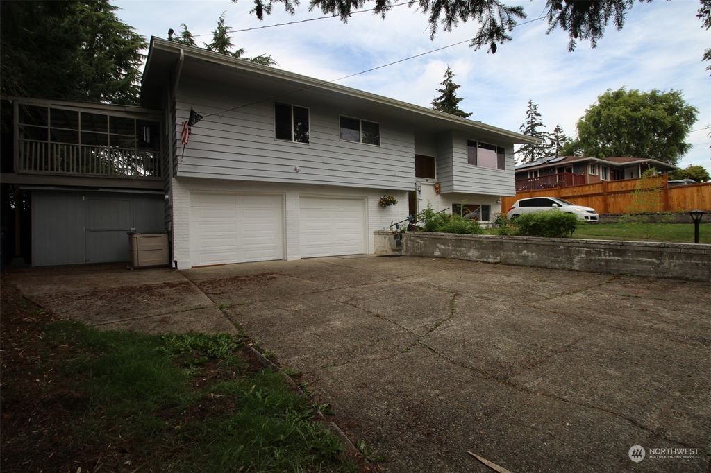 Photo of 2130 SW 326th Street, Federal Way, WA 98023 (MLS # 2293320)