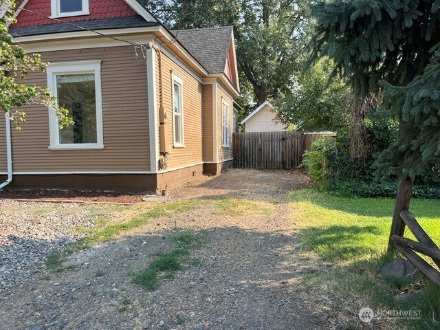 822 E Alder