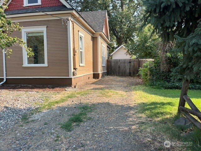 822 E Alder