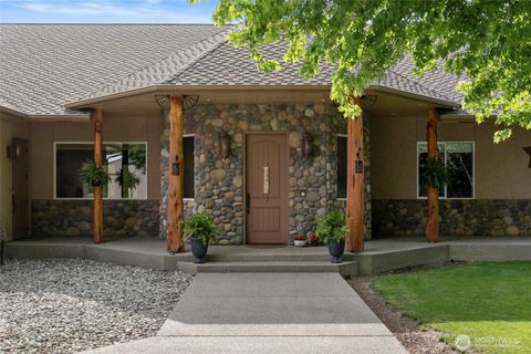 Photo of 2720 NW Cascade Avenue, East Wenatchee, WA 98802 (MLS # 2376417)