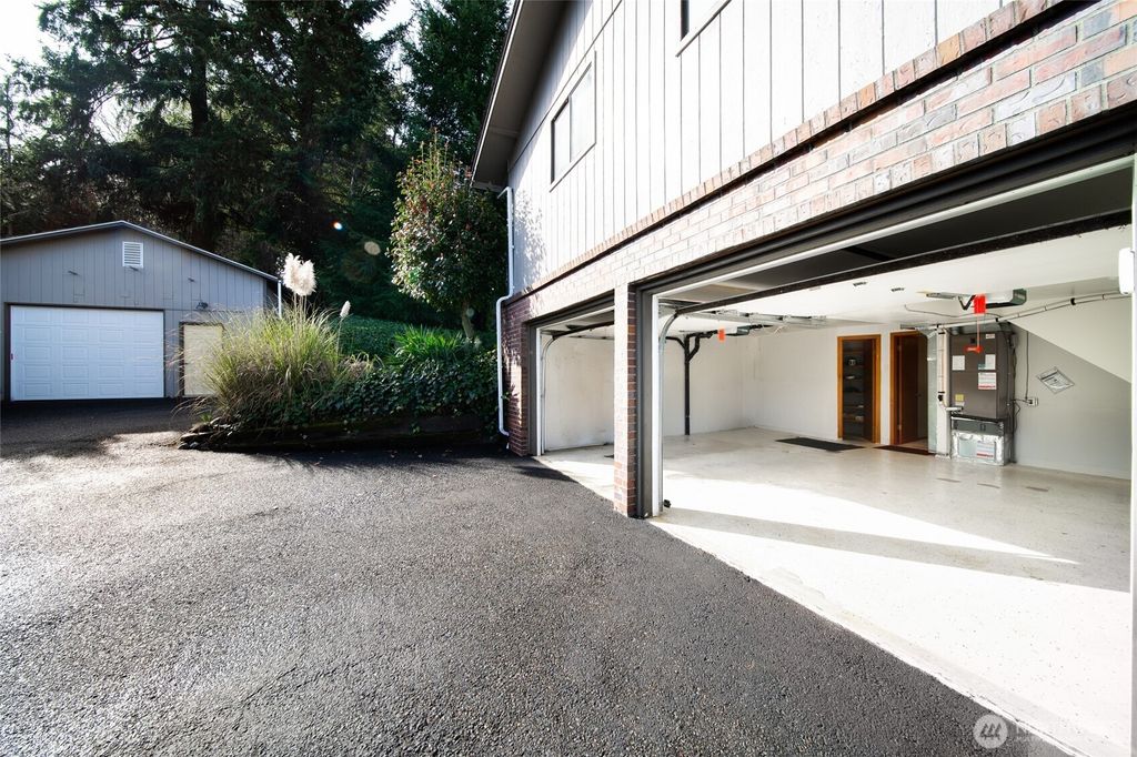 listing image 9360220706024056759