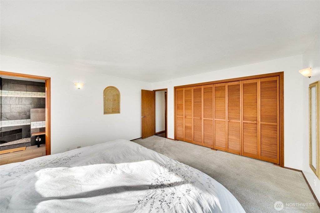 listing image 9361157467539064002