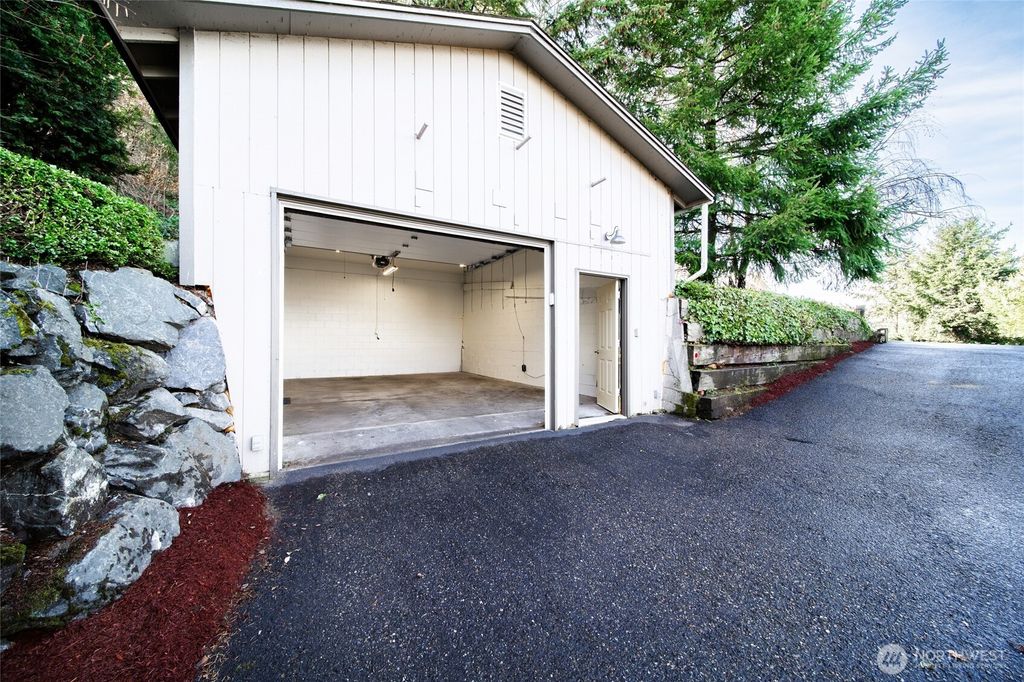 listing image 9364216173924592866