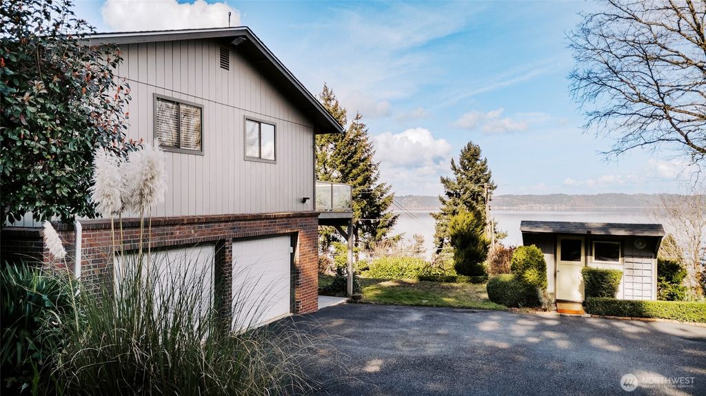 listing image 9361618723593440194