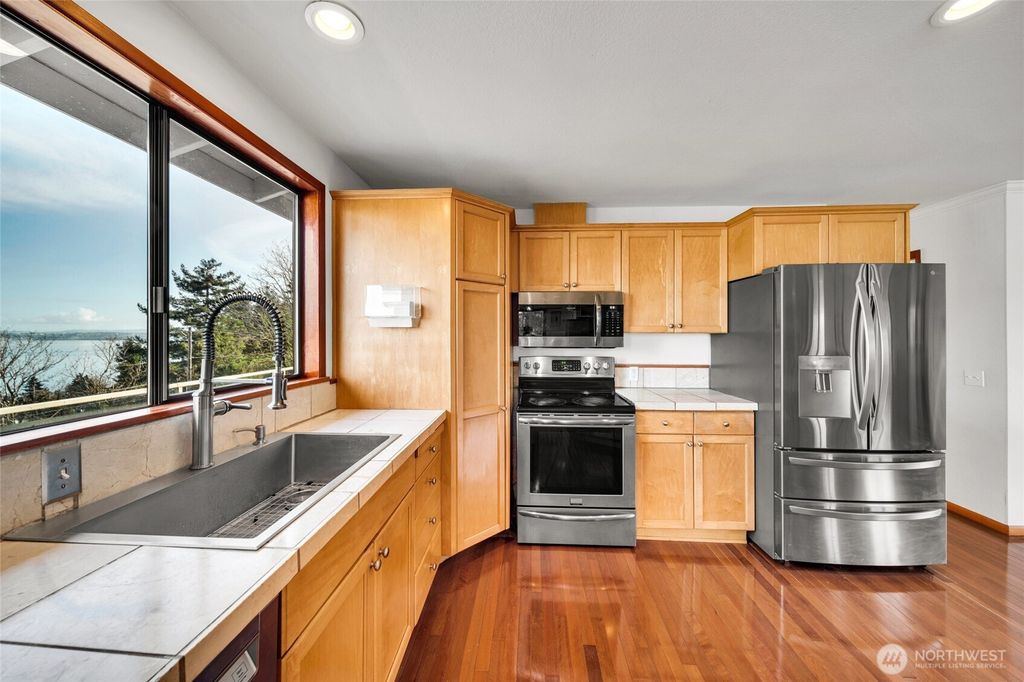 listing image 9368180899651761498