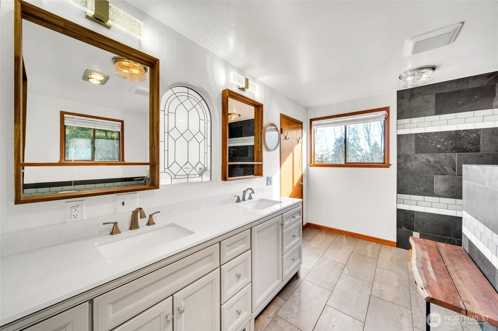 listing image 9366387661841984731