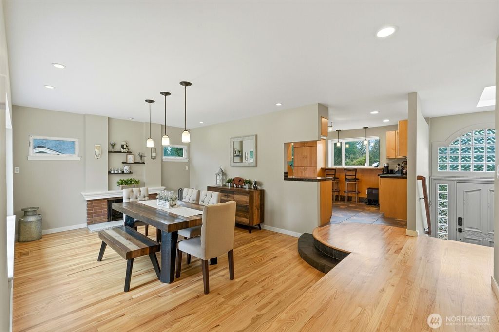 Photo of 32130 27th Avenue SW, Federal Way, WA 98023 (MLS # 2459048)