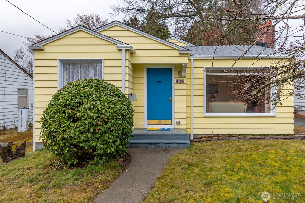 Photo of 1042 NE 94th Street, Seattle, WA 98115 (MLS # 2334379)