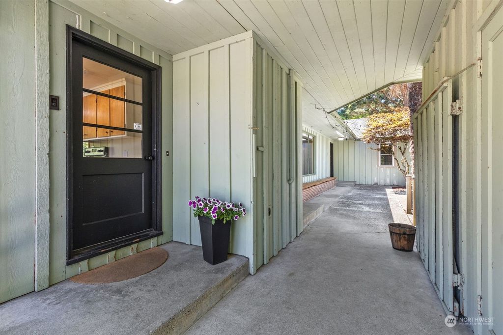 Photo of 15611 21st Avenue SW, Burien, WA 98166 (MLS # 2155172)