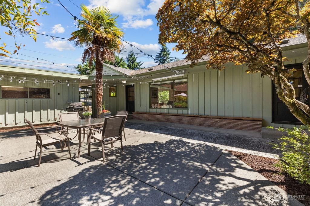 Photo of 15611 21st Avenue SW, Burien, WA 98166 (MLS # 2155172)