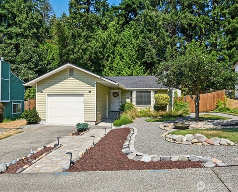 Photo of 332 S 314th Place, Federal Way, WA 98003 (MLS # 2567170)