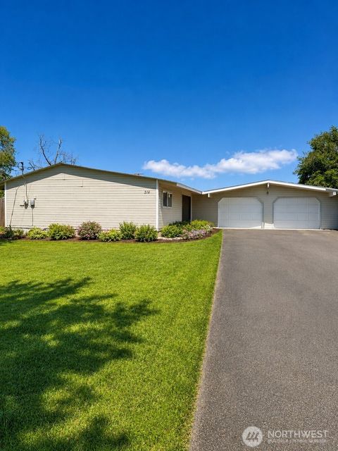 Photo of 214 Carswell Drive, Moses Lake, WA 98837 (MLS # 2541065)