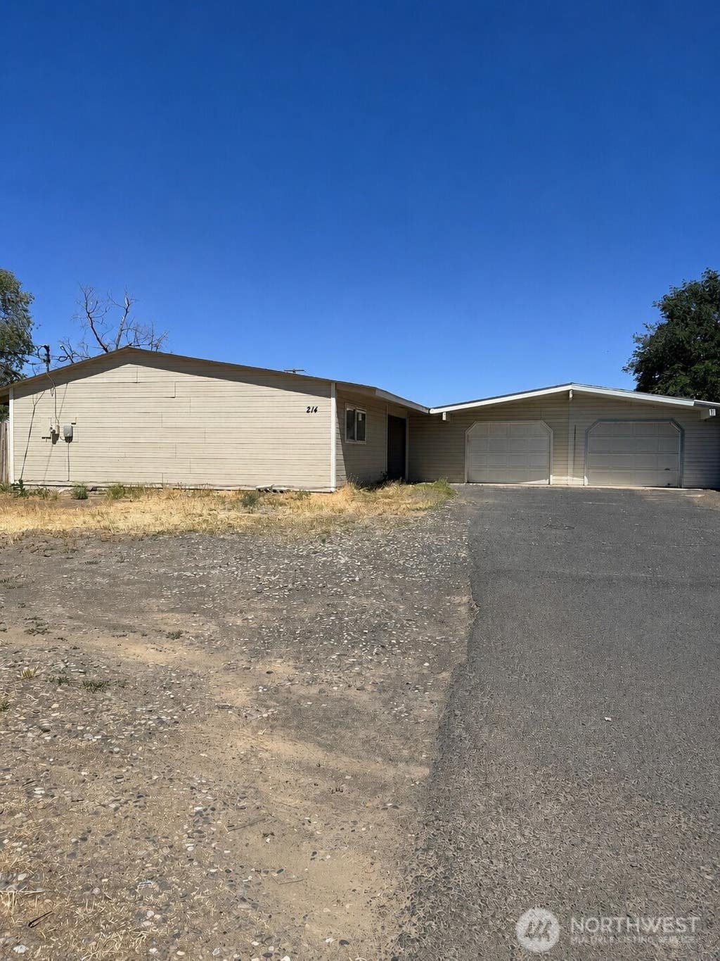Photo of 214 Carswell Drive, Moses Lake, WA 98837 (MLS # 2541065)