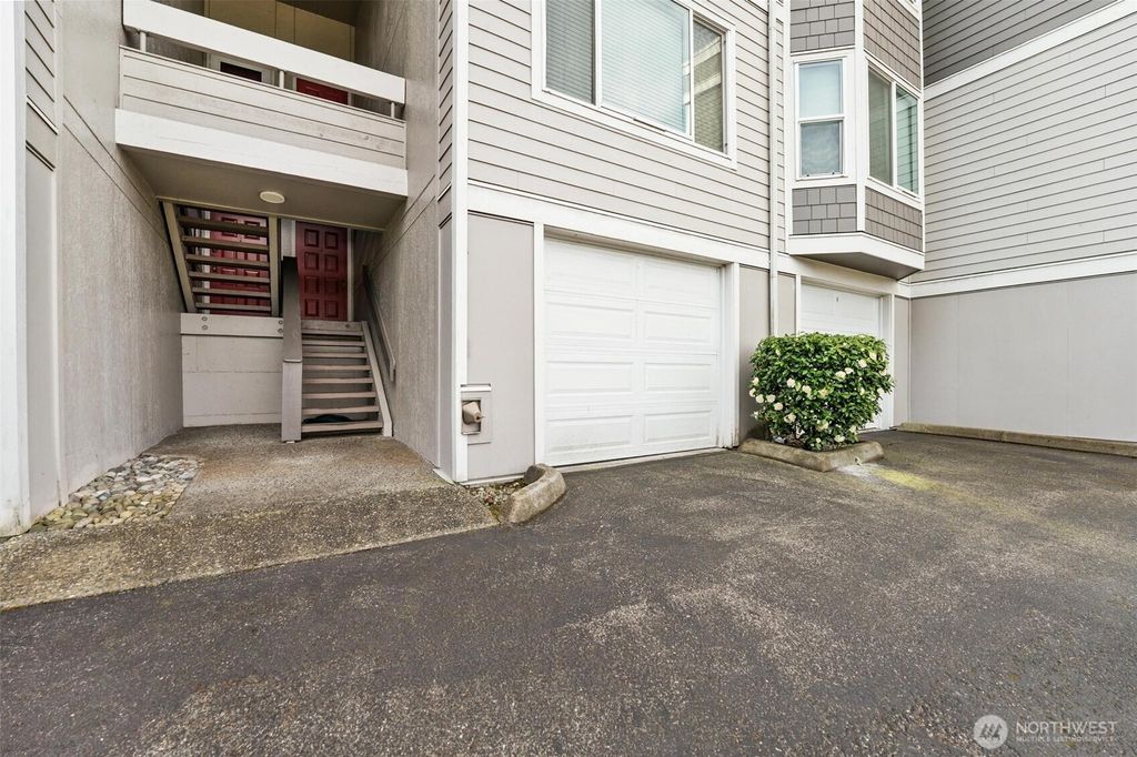 Photo of 4208 Factoria Boulevard SE #C1, Bellevue, WA 98006 (MLS # 2356019)