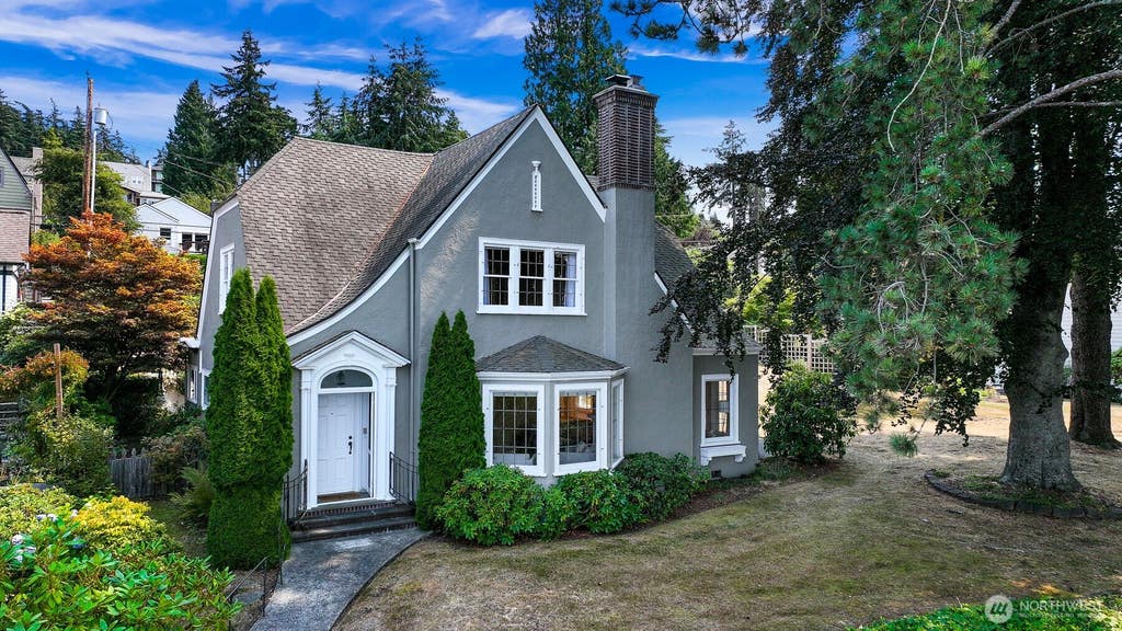 Photo of 721 15th Street, Bellingham, WA 98225 (MLS # 2568116)