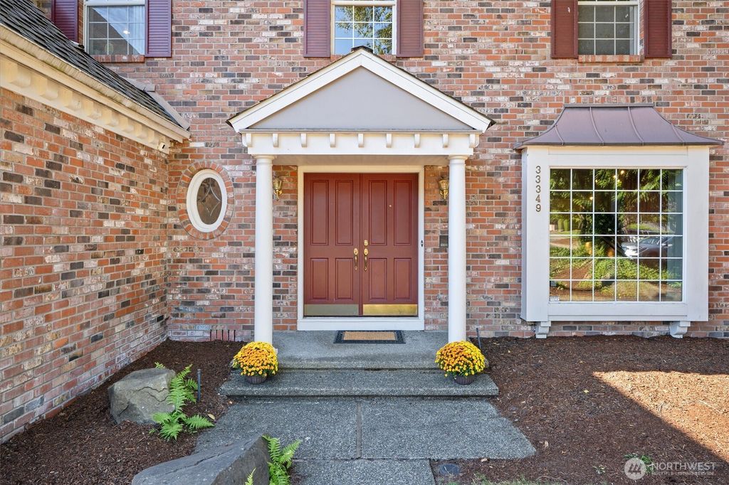Photo of 33349 12th Avenue SW, Federal Way, WA 98023 (MLS # 2433973)