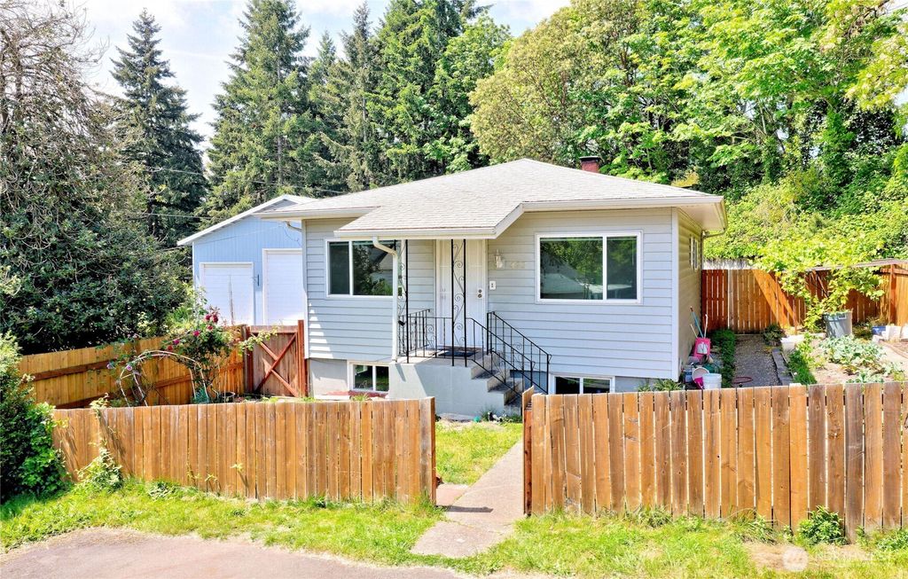 Photo of 423 Lind Avenue SW, Renton, WA 98057 (MLS # 2527524)