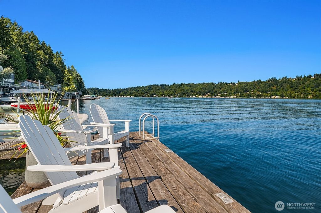 Photo of 1814 W Lake Sammamish Parkway NE, Bellevue, WA 98008 (MLS # 2411195)