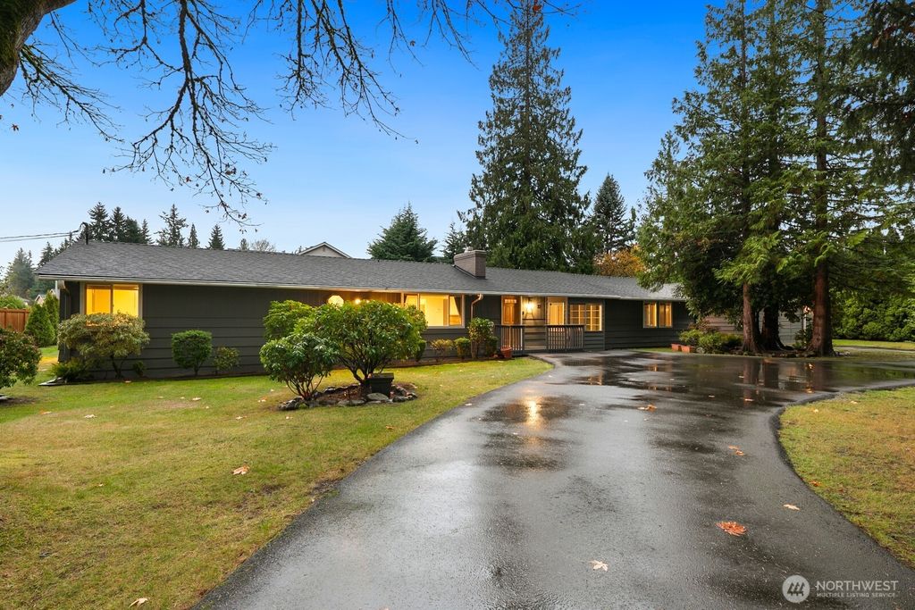 Photo of 10 146th Street SW, Lynnwood, WA 98087 (MLS # 2455321)