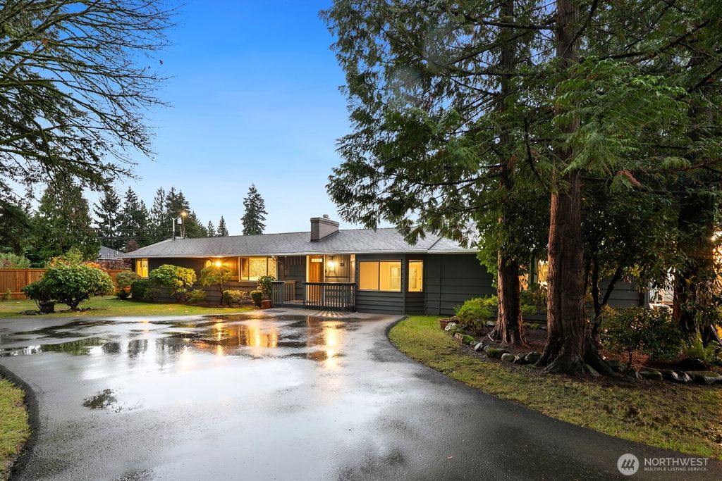 Photo of 10 146th Street SW, Lynnwood, WA 98087 (MLS # 2455321)