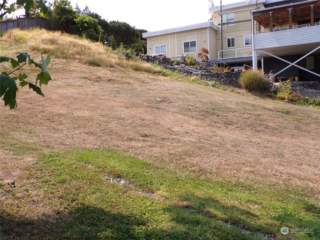 Photo of 3522 Upland Avenue, Everett, WA 98203 (MLS # 2183187)