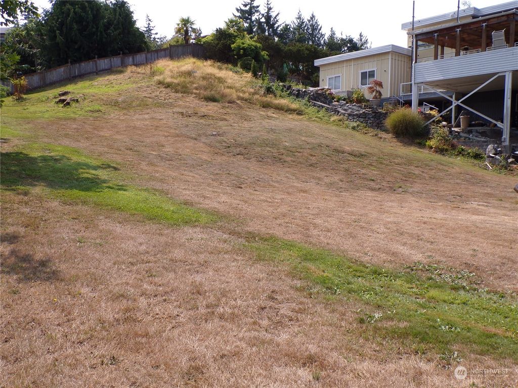 Photo of 3522 Upland Avenue, Everett, WA 98203 (MLS # 2183187)