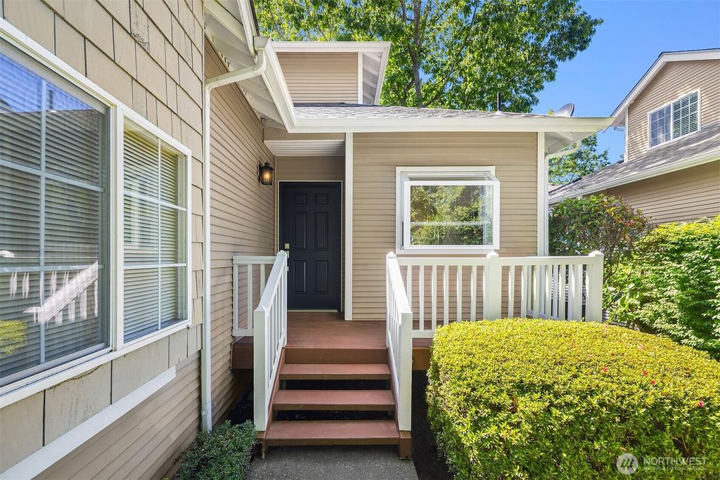 Photo of 855 4th Avenue NW, Issaquah, WA 98027 (MLS # 2383070)