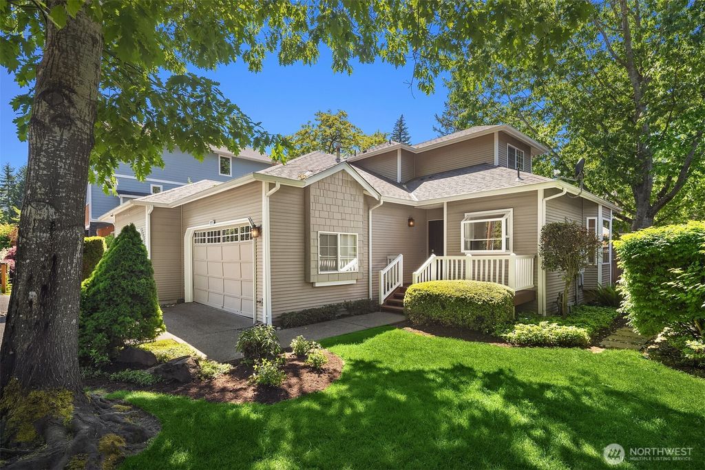 Photo of 855 4th Avenue NW, Issaquah, WA 98027 (MLS # 2383070)