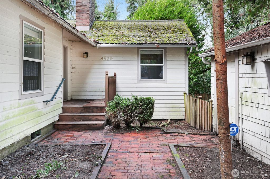 Photo of 8529 29th Avenue NW, Seattle, WA 98117 (MLS # 2476869)