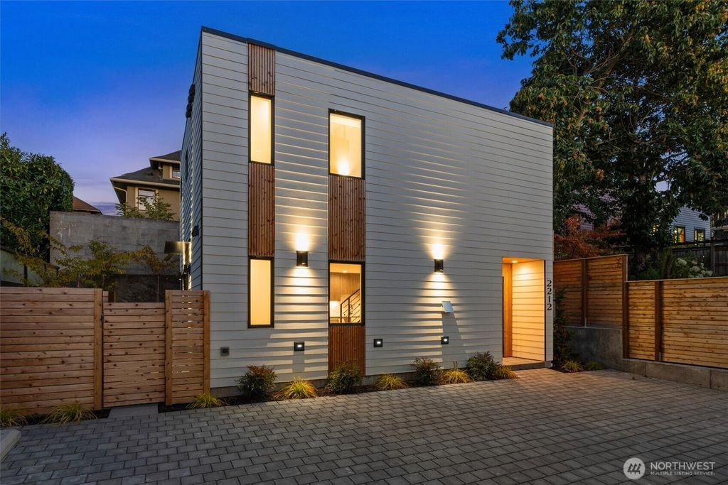 Photo of 2212 Broadway E, Seattle, WA 98102 (MLS # 2460181)