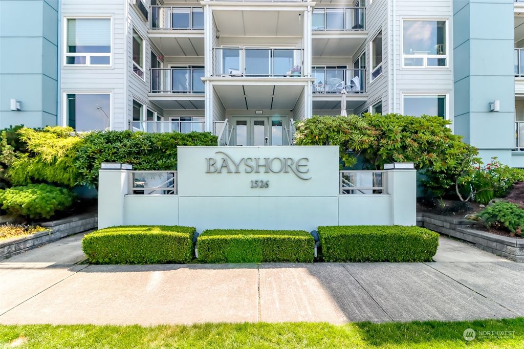 Photo of 1526 Alki Avenue SW #304, Seattle, WA 98116 (MLS # 2133976)