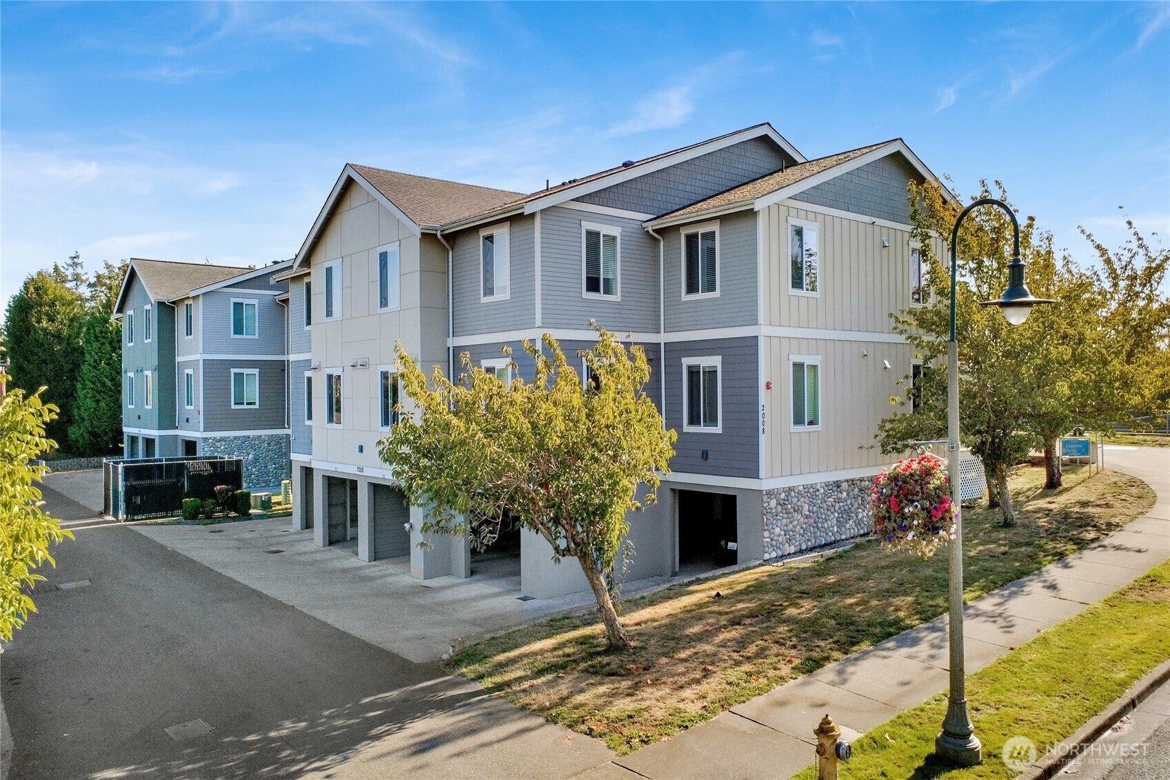 2002 Cherry Street
