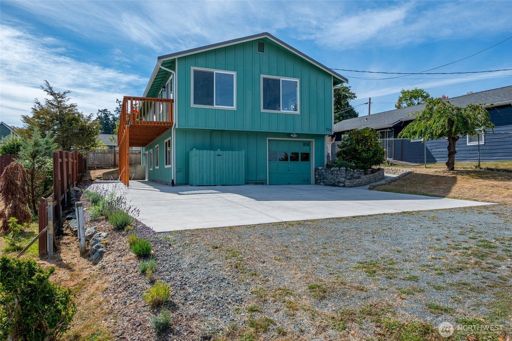 Photo of 303 NE 6th Street, Coupeville, WA 98239 (MLS # 2580281)