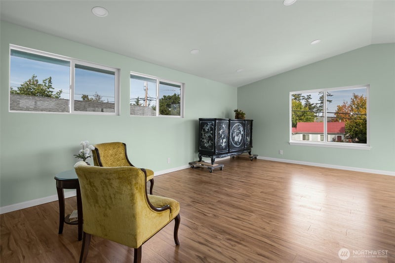 303 NE 6th Street
