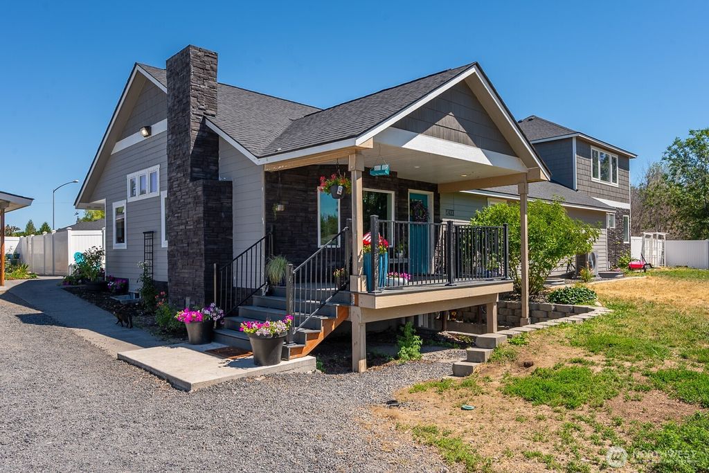 Photo of 1400 E Nelson Road, Moses Lake, WA 98837 (MLS # 2553775)