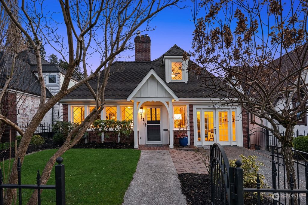 Photo of 4335 NE 45th Street, Seattle, WA 98105 (MLS # 2033671)