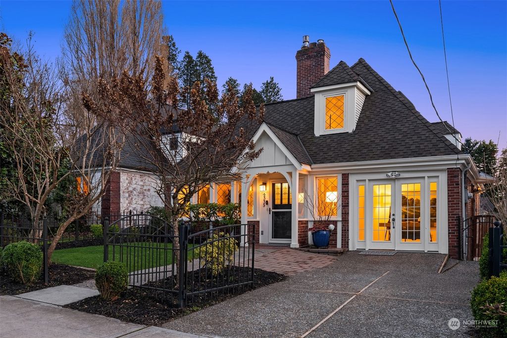 Photo of 4335 NE 45th Street, Seattle, WA 98105 (MLS # 2033671)