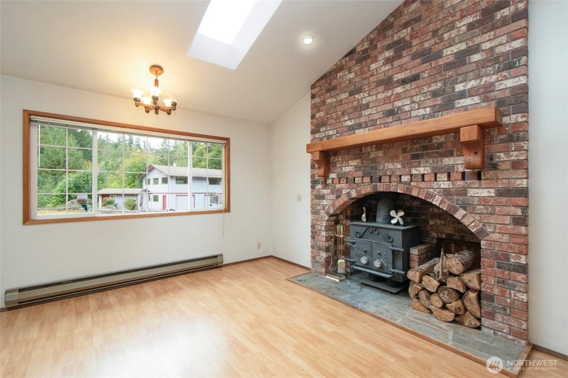 572 Dodger Lane