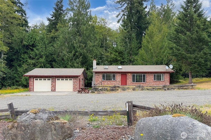 572 Dodger Lane