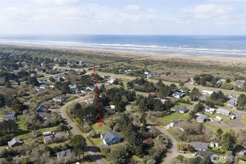 Photo of 136 Jib Street NW, Ocean Shores, WA 98569 (MLS # 2505886)