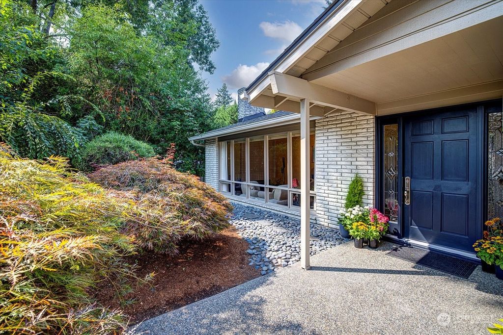 Photo of 3211 74th Avenue SE, Mercer Island, WA 98040 (MLS # 2190778)