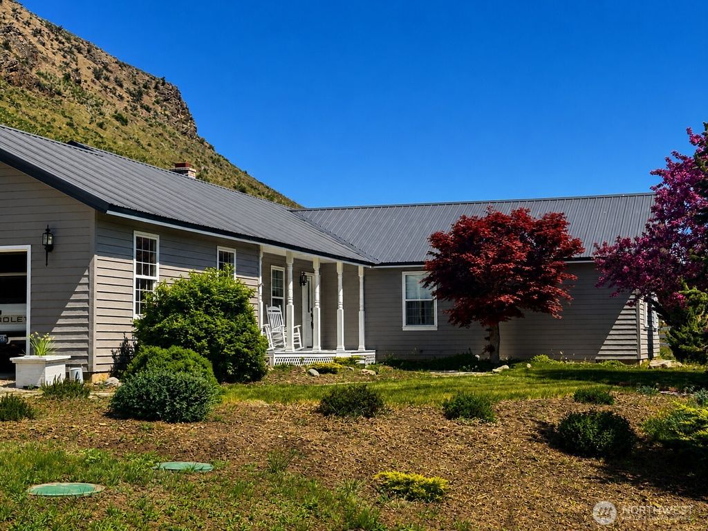 Photo of 492 Pine Creek Road, Tonasket, WA 98855 (MLS # 2509526)