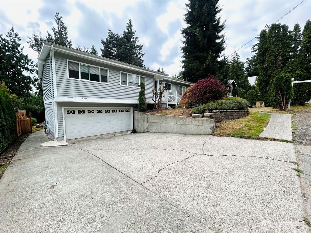 Photo of 10231 NE 24th Street, Bellevue, WA 98004 (MLS # 2445964)