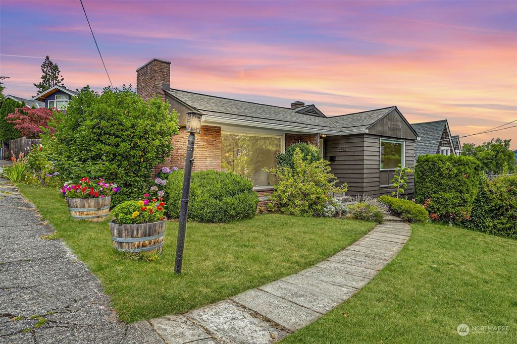 Photo of 5536 S Holly Street, Seattle, WA 98118 (MLS # 2149460)