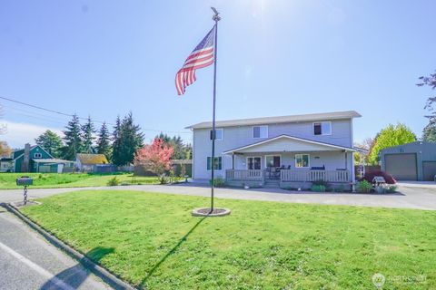 Photo of 4647 OHIO Street, Longview, WA 98632 (MLS # 2441153)
