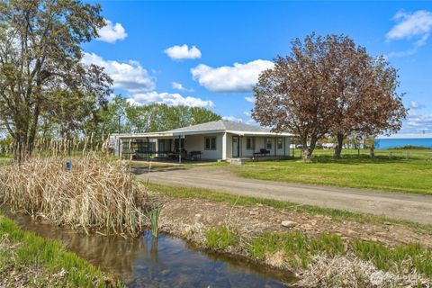 Photo of 84240 Weis Road, Milton-Freewater, OR 97862 (MLS # 2510860)