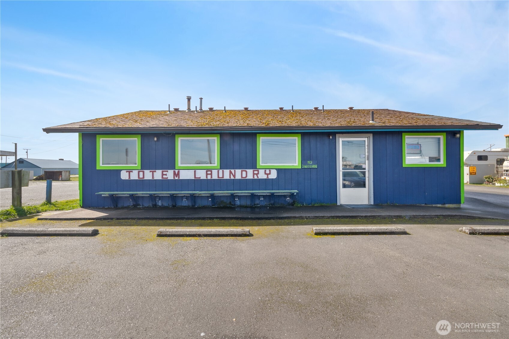 2421 N Nyhus Avenue