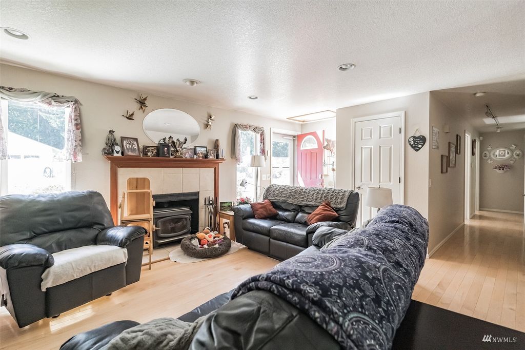 Photo of 5715 SW 145th Street, Edmonds, WA 98026 (MLS # 1985310)